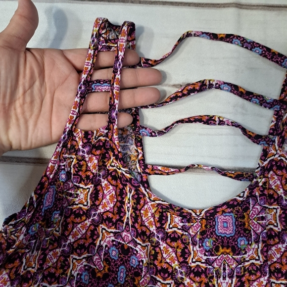 Xhilaration Asymmetrical Cut Out Tank Top Size XS - Picture 4 of 7